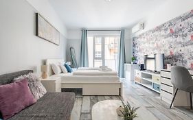 Blue Sky Apartment